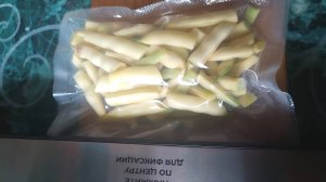 Как завакуумировать спаржевую фасоль для заморозки.