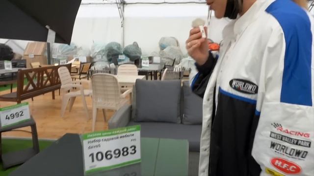 ИЩЕМ НА ЧТО ПОТРАТИТЬ 100000 РУБ!? ЗАКУПАЕМСЯ МЕБЕЛЬЮ НА ВЕРАНДУ В ЛЕРУА МЕРЛЕН?ШОППИНГ ? смотреть онлайн