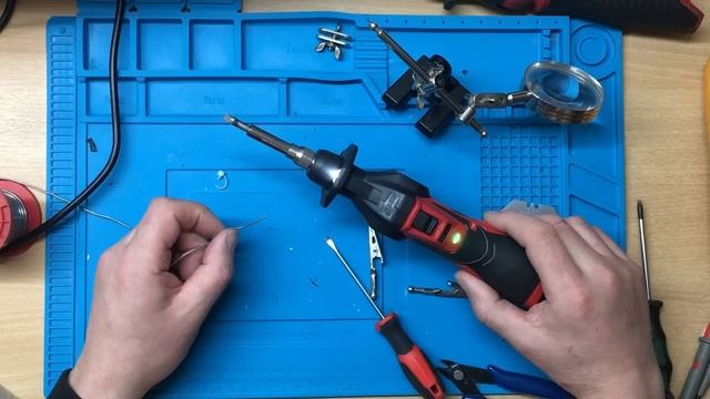 Milwaukee Soldering Iron Repairs (3x) - How Many Can I Fix? смотреть онлайн