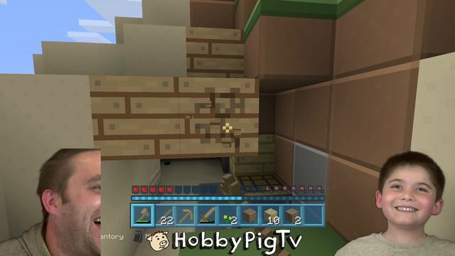 MINECRAFT Battle Game! Who Steals Treasures? Build+Survival Mode, Big Bros Vs. Little HobbyPigTV смотреть онлайн