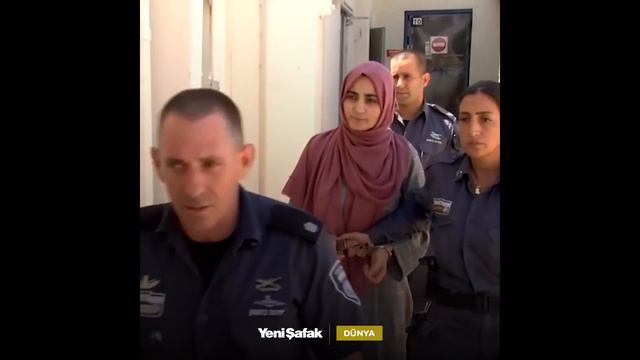 İsrail zindanlarındaki Ebru Özkan mahkemeye prangalı çıkarıldı смотреть онлайн