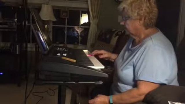 Lorraine plays Danny Boy смотреть онлайн