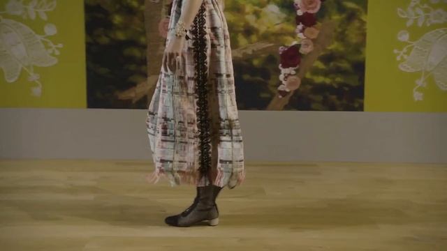 Dior Couture Мода в Париже Осень 2022 Зима 2023 / Одежда, сумки и аксессуары смотреть онлайн
