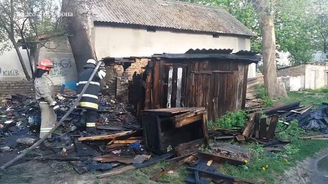 Пожежа у Бродах біля інфекційного відділення: горіли сараї смотреть онлайн