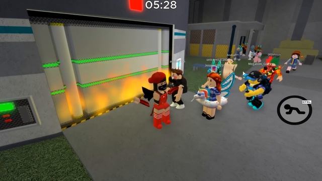 100 СВИНОК ПИГГИ против МАШКИ и ПАНДЫ в Роблокс! Побег в Roblox Piggy but 100 смотреть онлайн