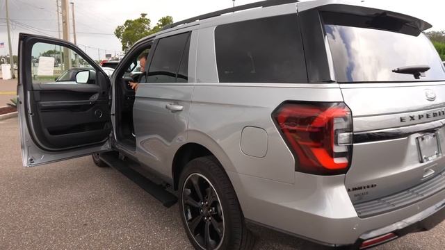 Is the 2023 Ford Expedition Stealth Edition a better SUV than a Chevy Tahoe RST? смотреть онлайн