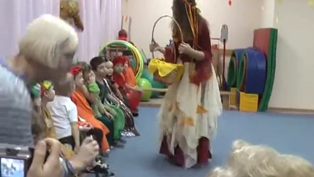 Выступление Лены и вручение подарков 20141114 смотреть онлайн