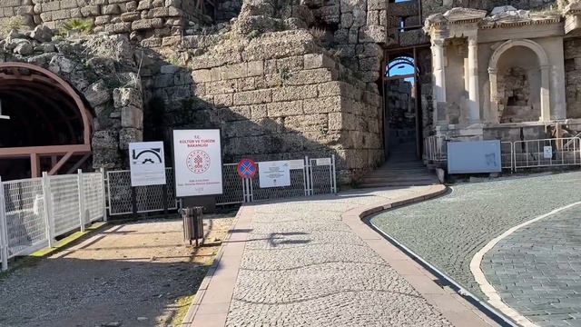 Что делать зимой в Турции?где потратить деньги найдём сами,ходим по стеклу,старый город Side,жутко😱 смотреть онлайн