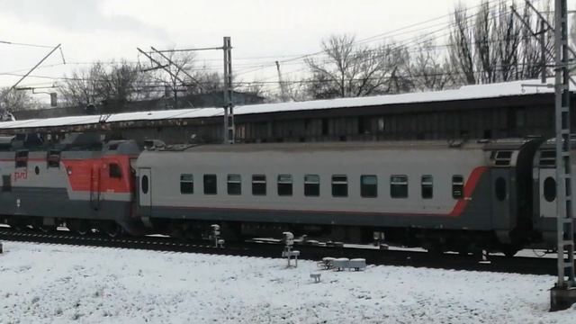 Электровоз ЭП1М 590 с поездом №166Х Москва-Симферополь. смотреть онлайн