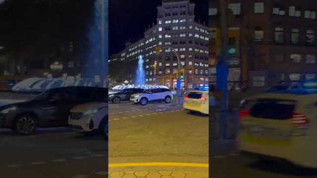 Пасео де Грасиа вечером смотреть онлайн