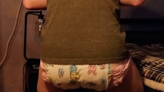 Diaper poop in a pink diaper смотреть онлайн