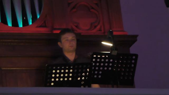 Алексей Круглов и Игорь Гольденберг - И.С. Бах. Двухголосная инвенция до мажор @ 30.07.2017 смотреть онлайн