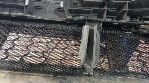 Renault Duster сетка для защиты радиатора от повреждения. Установка в бампер и в решётку