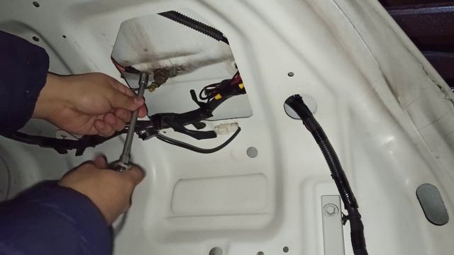 Cómo cambiar el CILINDRO CHAPA de la cajuela del Nissan Tiida смотреть онлайн