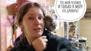 Сова Ёль внимательно следит за вольером ястреба Клюквы,а сыч Лучик за вольером сплюшек. Все при де