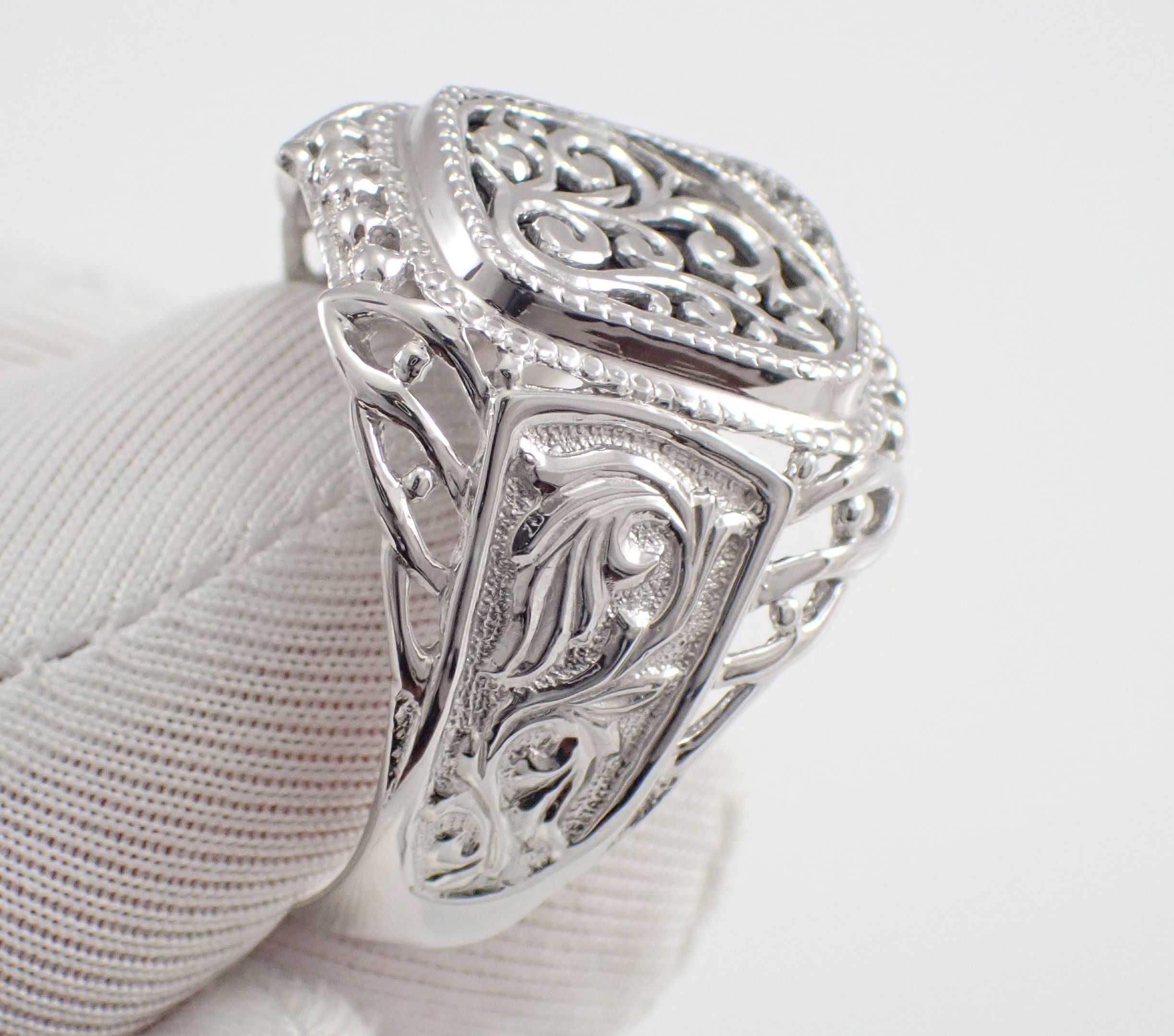 Печатка Мужская, инкрустация серебром, Артикул КМ-99_16_с, серебро 925 пробы смотреть онлайн