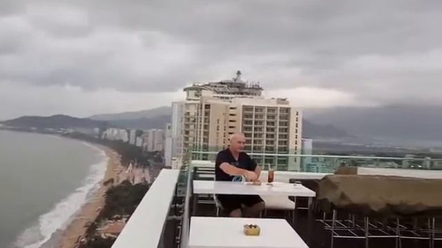 Вьетнам, Нячанг. Вид из кафе, со смотровой площадки, отель Sheraton, 28-й этаж. смотреть онлайн