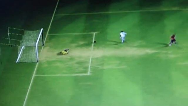 FIFA 10 : Funny Goalkeeper Save смотреть онлайн