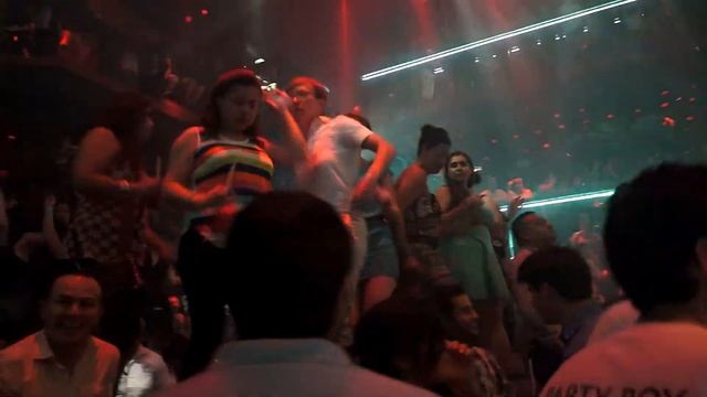 COCO BONGO. КОКО БОНГО. СУПЕР ДИСКОТЕКА МЕКСИКИ смотреть онлайн