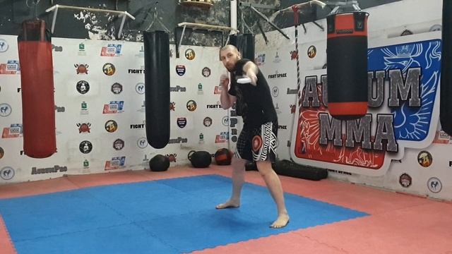 Историческое фехтование 5. Учимся передвигаться с мечом "гладиус" смотреть онлайн