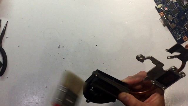 Как делать замену термопасты на ноутбуке смотреть онлайн