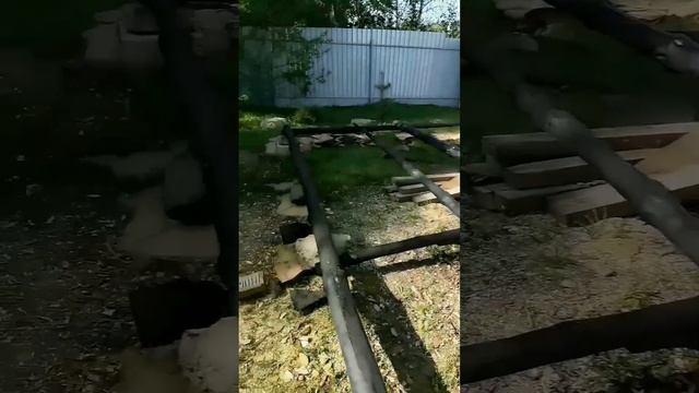 Монтаж простейшей бани за городом. Часть 1. Основание из соснового валежника. смотреть онлайн
