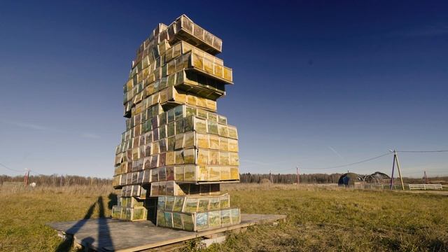 Дом построенный из картин. Деревня Флакон 2018