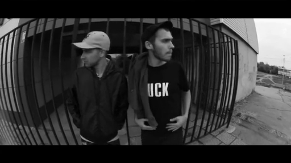 Кто ТАМ? - Пали в глазок смотреть онлайн