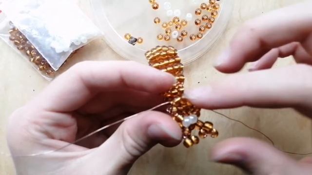 Белочка из бисера. Параллельное плетение. Бисероплетение. смотреть онлайн