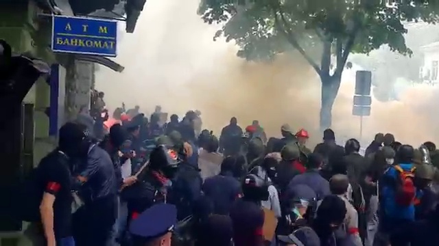 Массовая драка в центре Одессы смотреть онлайн