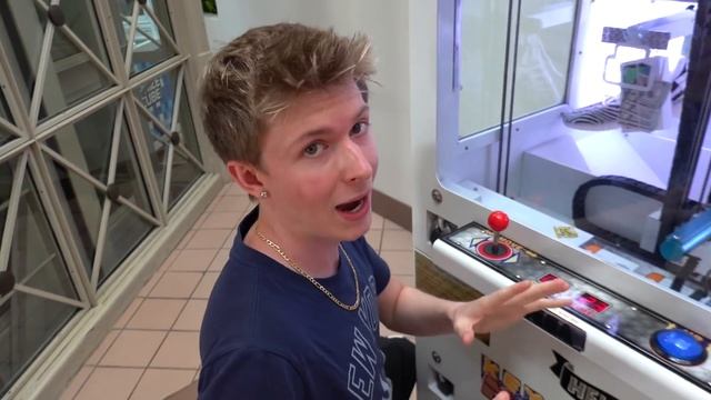 I Found an Arcade Game with $10,000 Inside! смотреть онлайн