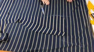 Как сшить теплое платье оверсайз без выкройки на любой размер. Кроим сразу на ткани.mp4