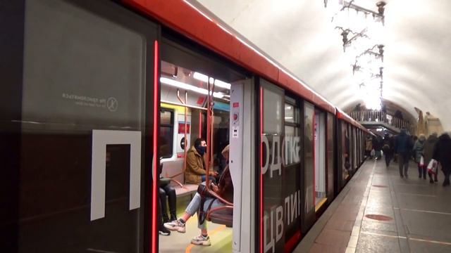 Электропоезд 81-775/776/777 "МОСКВА-2020" №31 на станции метро Добрынинская, Кольцевая линия смотреть онлайн
