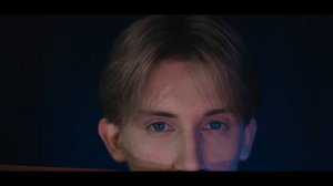 «...И влюблённо недолгий свой век перелистывает»