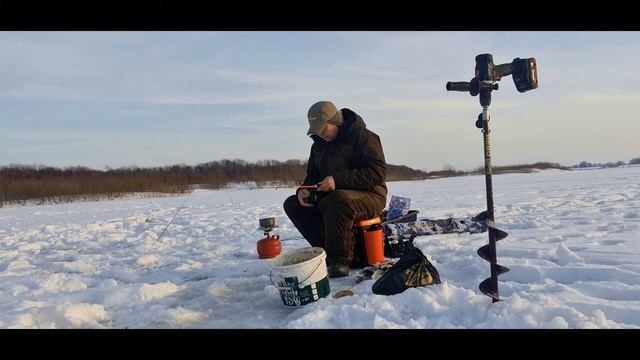 Река ОКА. Зимняя рыбалка 2022. смотреть онлайн