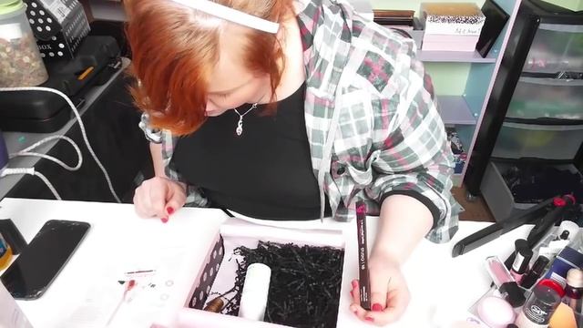 GLOSSYBOX UNBOXING APRIL 2016|AllThingsGirly UK смотреть онлайн