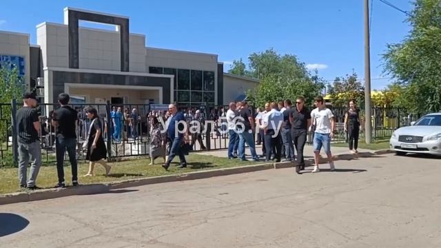 В Оренбурге простились с 25-летней девушкой-врачом смотреть онлайн