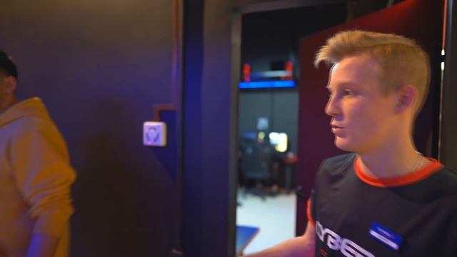 1800 ФПС В CS:GO В КИБЕРКЛУБЕ, КОМПЬЮТЕР ЗА 350.000 РУБЛЕЙ (CyberX Сommunity) смотреть онлайн