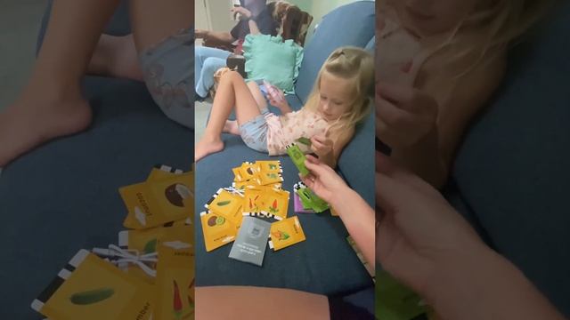 Алисе подарили интересную игрушку) смотреть онлайн