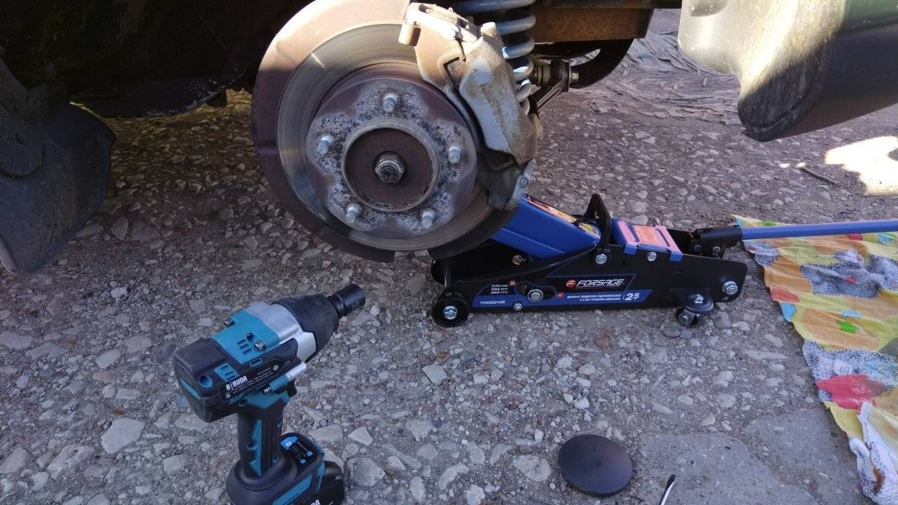 Замена шаровых опор Нива Тревел. смотреть онлайн