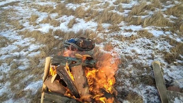 электродвигатель обжег. Обжегаю медь на речке. смотреть онлайн