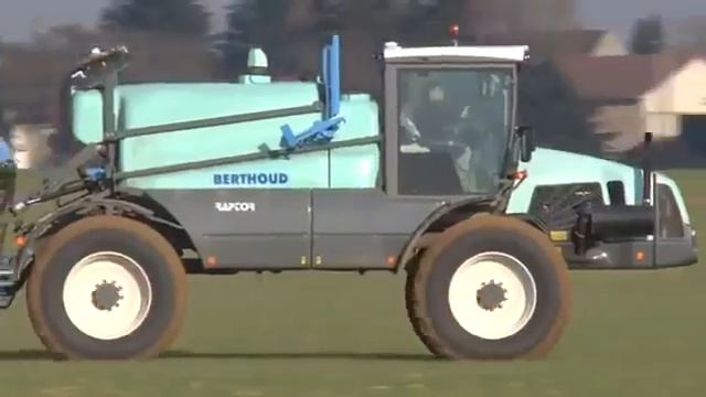Самоходный опрыскиватель Berthoud Raptor смотреть онлайн