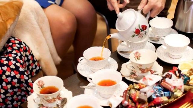 ДЕВУШКА нашла РЕБЕНКА на улице и решила забрать себе, но потом случилось УЖАСНОЕ! смотреть онлайн