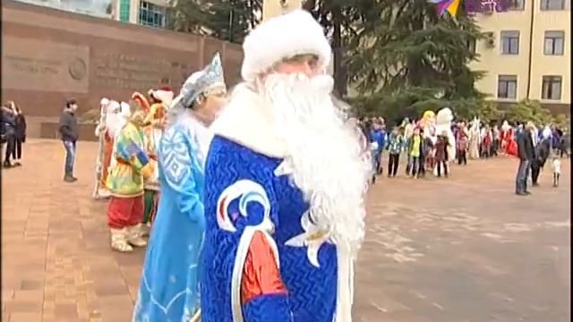 В Сочи состоялся парад Дедов Морозов смотреть онлайн