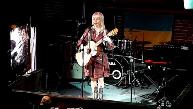 Світлана Мирвода в "Docker G Pub". Старий київський романс "Прилетіла канарейка". Київ. Україна. смотреть онлайн