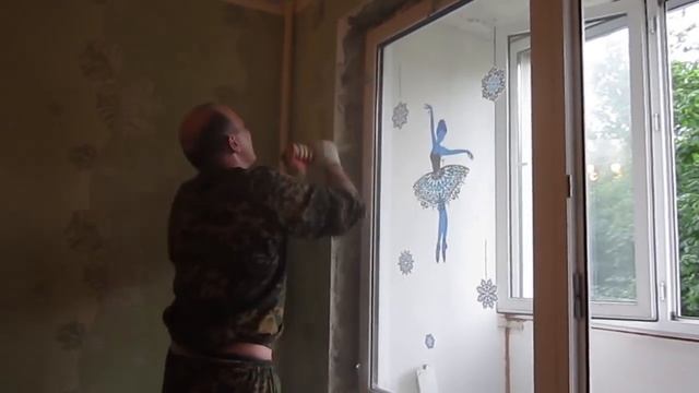 Как легко и быстро убрать перегородку между комнатой и балконом с демонтажом дверей и окном. смотреть онлайн