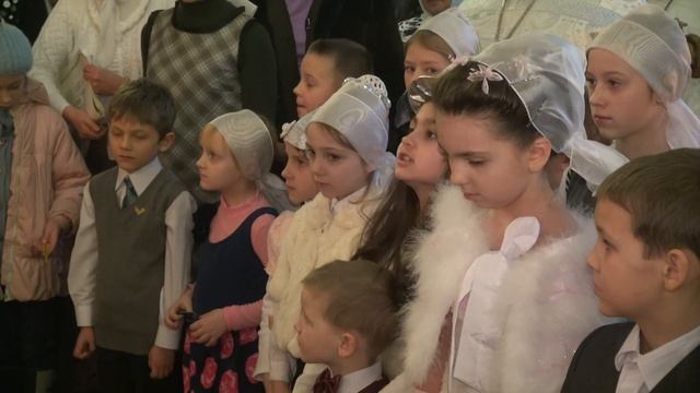 Воспитанники Воскресной школы поздравляют митрополита с Рождеством Христовым 07.01.2014 смотреть онлайн