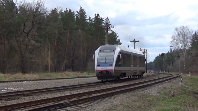 Рельсовый автобус Pesa 620М-001 сообщением Боромля - Смородино отправляется со ст.Скряговка смотреть онлайн