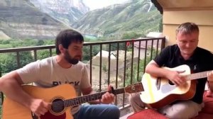 Рамзан Ахмадов классно поет на гитаре !!