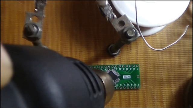 Пайка SMD микроконтроллера в корпусе QFP32 паяльной пастой смотреть онлайн